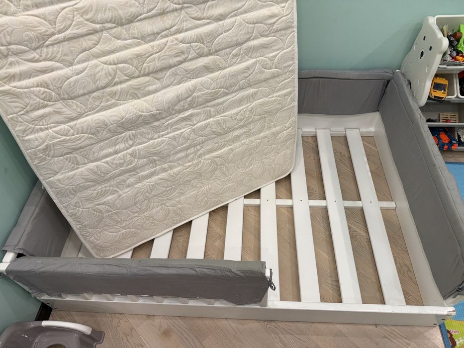 Кроаать детская напольная с бортиками + матрас