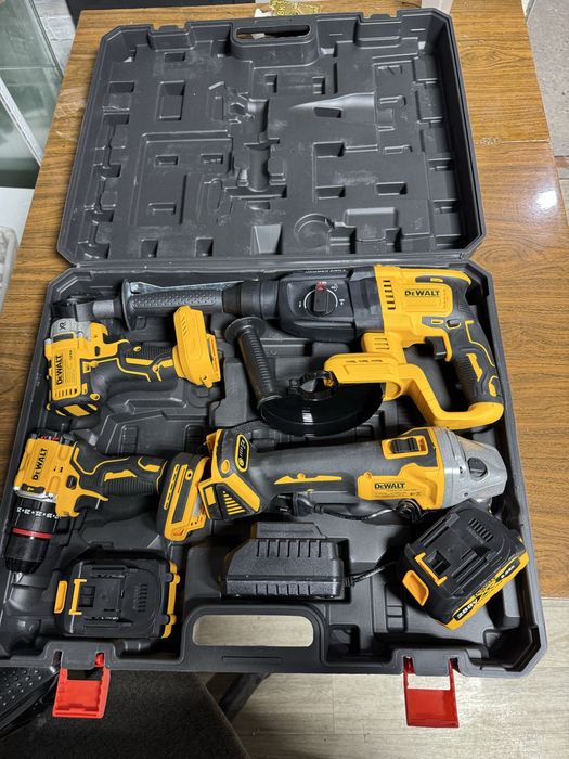 Абсолютно новый набор Dewalt