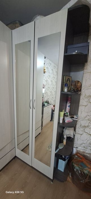 Срочно продам шкаф угловой