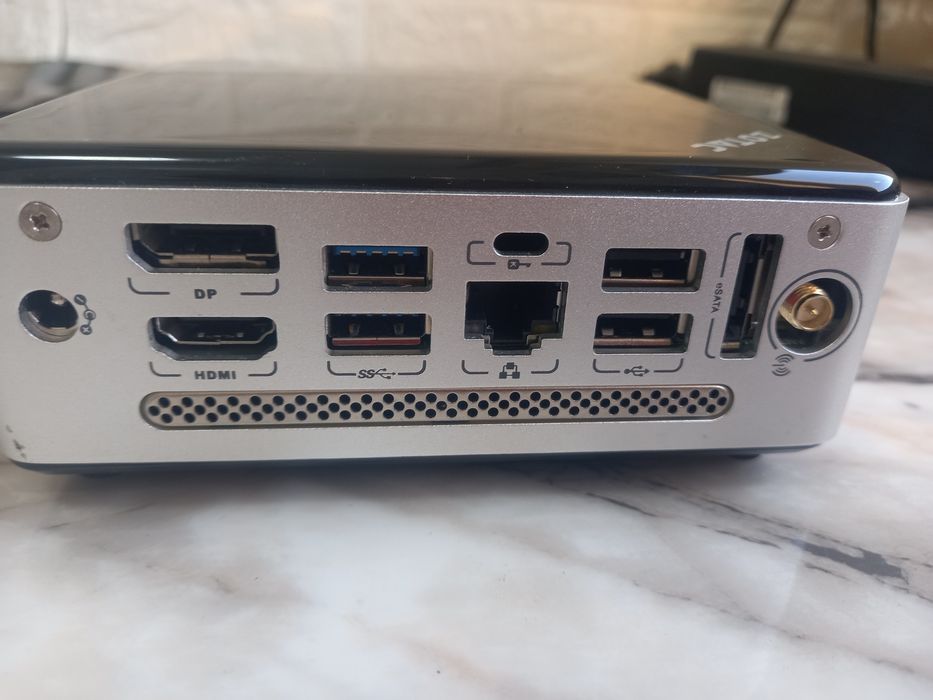 Мини компютър ZOTAC ZBOX AMD E-350 APU 8gb SSD