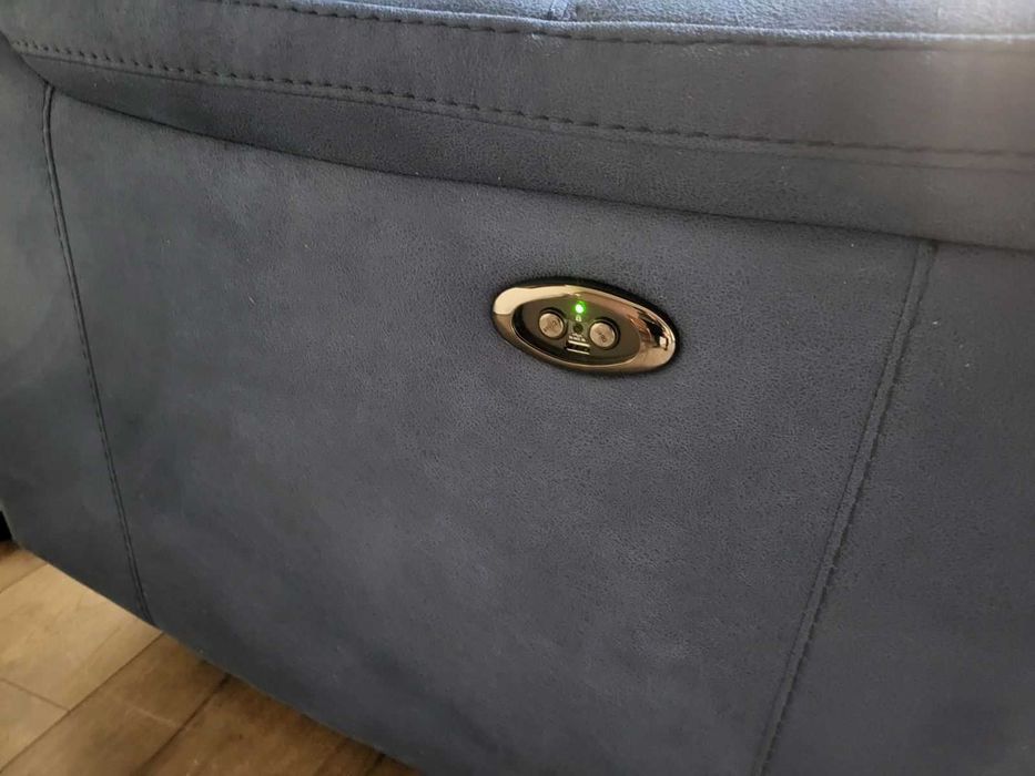 Син фотьойл от плат с електрически релаксиращ механизъм