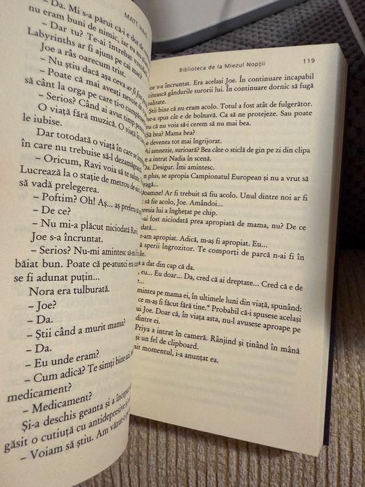 Carte biblioteca de la miezul noptii