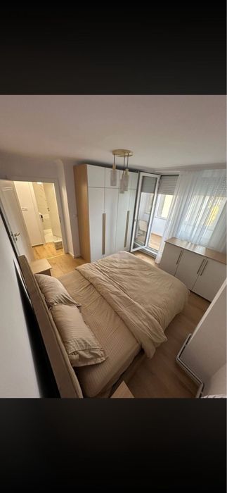 De inchiriat apartament 3 camere