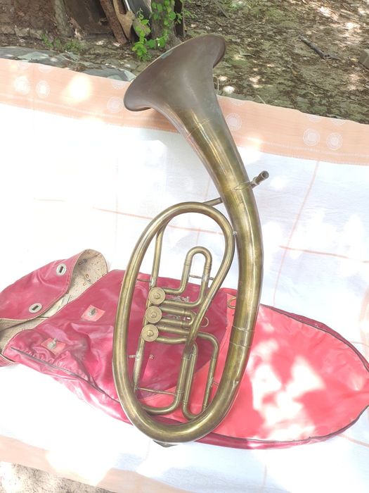 Музыкальный инструмент Труба духовная оркестровая