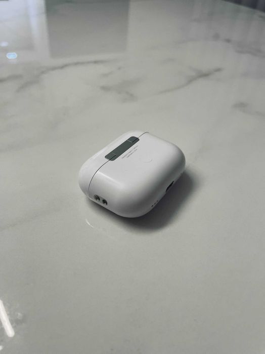 Apple AirPods Pro (2nd Generation) – Оригинални, като нови