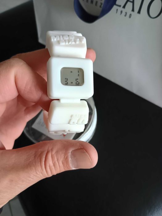 дамски часовник на MISS 60