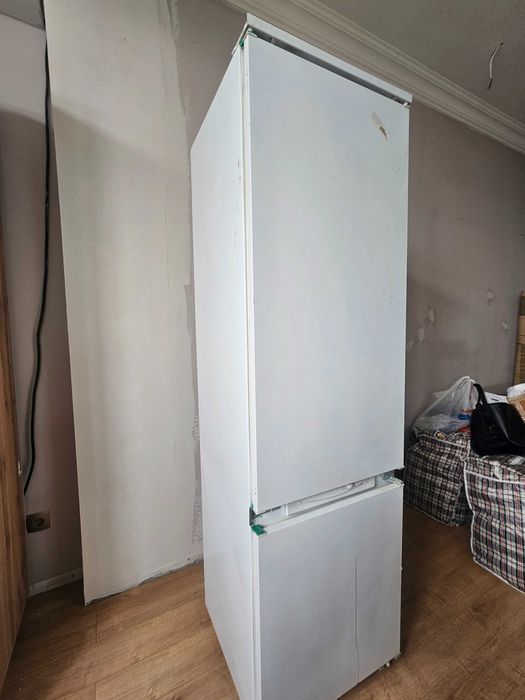 Холодильник встроенный