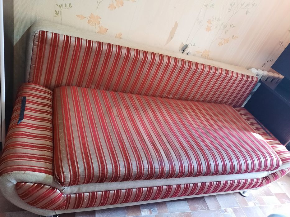 Продам диван в хорошем состоянии