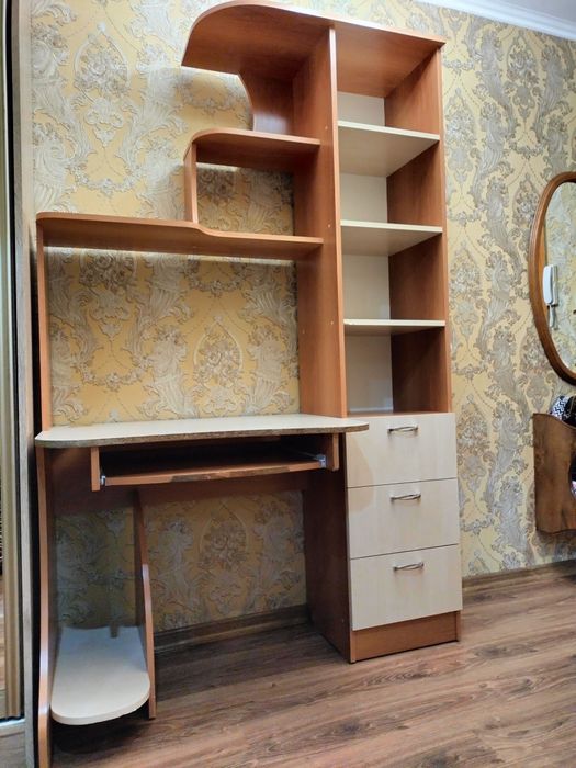 Стол компьютерный для детей и подростков.