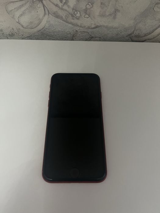 Продам айфон SE 2020