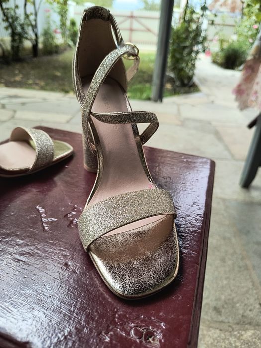 Sandale cu toc,mărimea 38