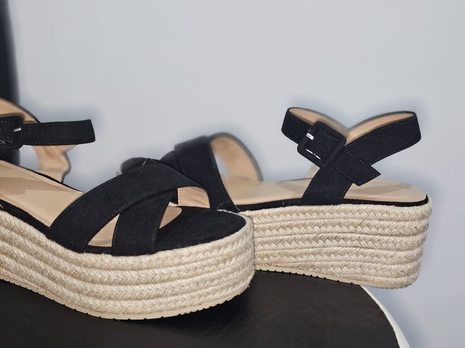 Sandale cu platforma