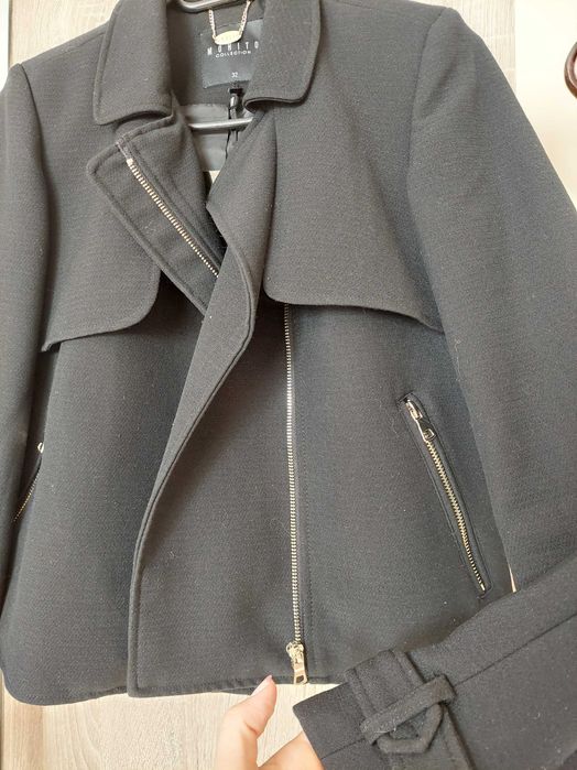 Къс блейзер в черно