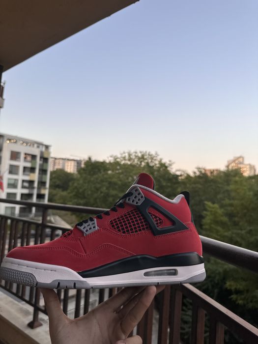 Jordan 4 retro ,,Toro Bravo”