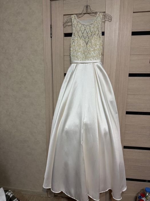 Платье вечернее размер 42-44