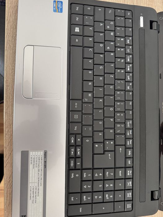 Leptop Acer . Aspire i3 nou