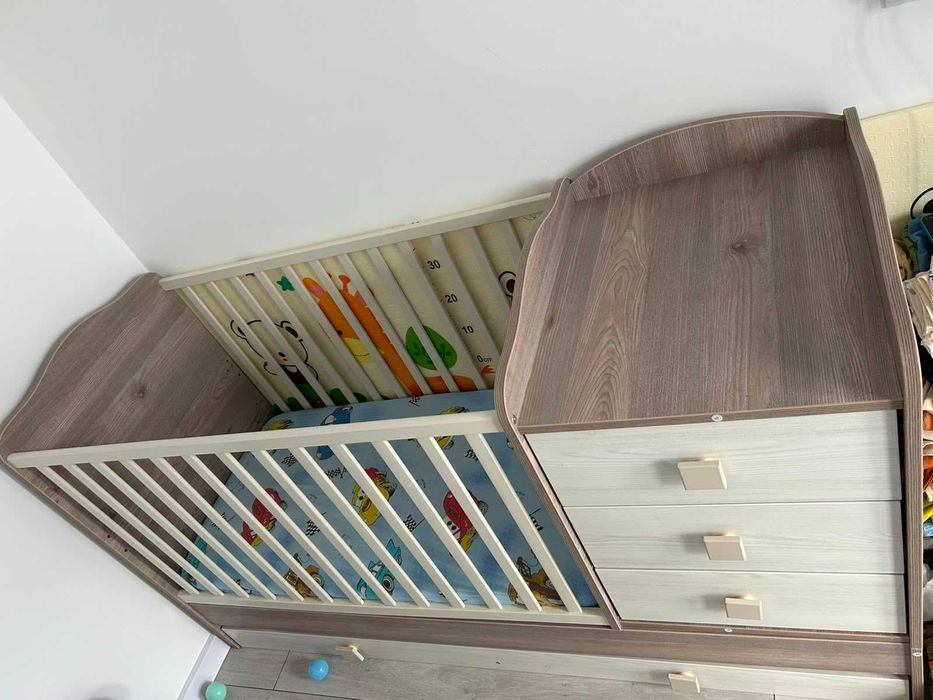 Patut bebe transformabil Hubners Sofia Kombi din lemn cu 4 sertare 120x60 cm crem + saltea cocos si husa cadou