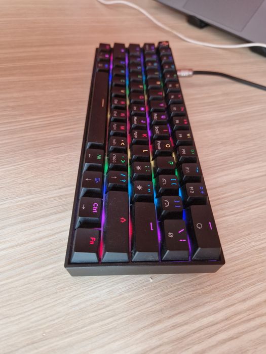 Tastatura QwertyKey H61 Split Neagra Hotswap RGB Tastatura Mecanica Gaming