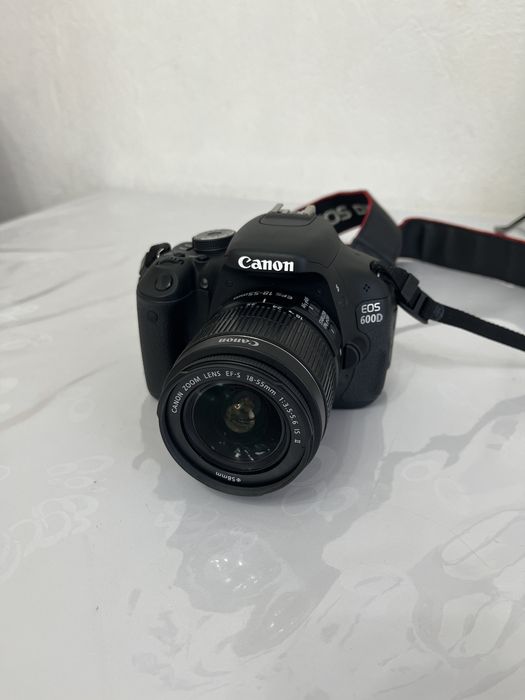 Фотоаппрат Canon EOS 600D