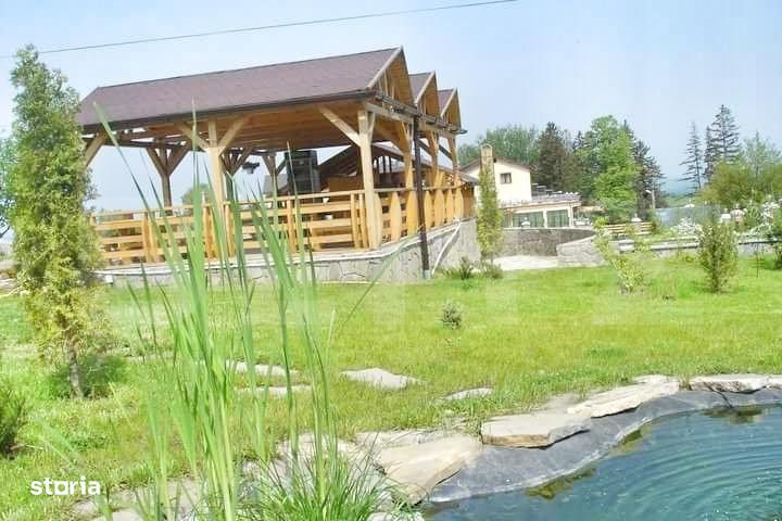 Pensiune 13 camere,750 mp, 2000 mp de teren, lac, Varatec