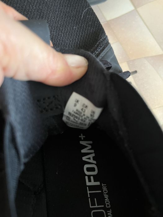 Продам мужские кроссовки оригинал