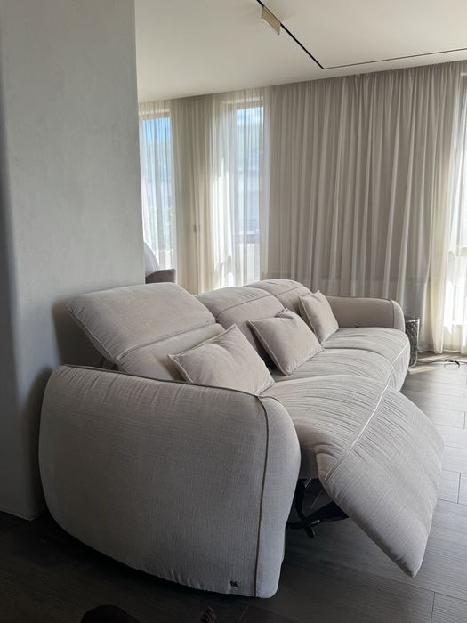 Италиански триместен диван Natuzzi