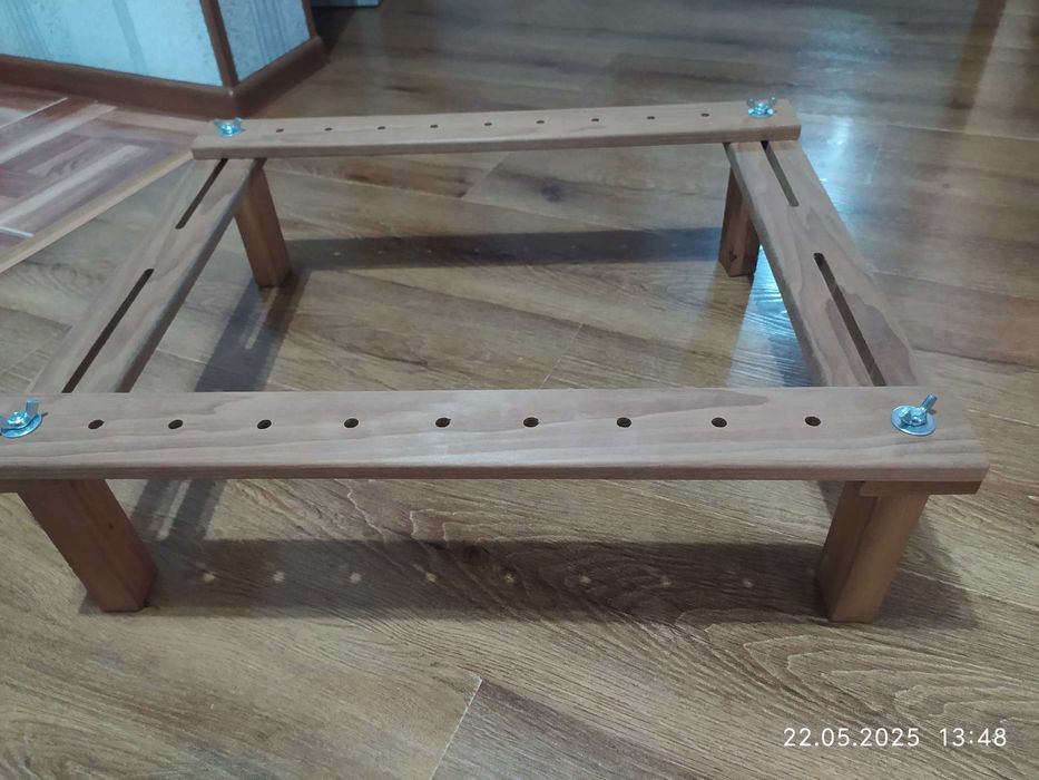 Продам станок люневильской вышивки.Размер рамы 50*60.Сделан из осины