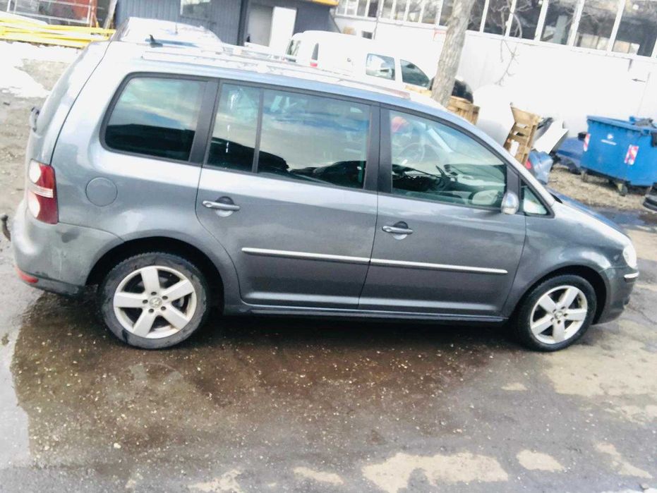 Dezmembrez Volkswagen Touran 2.0 Tdi an 2008 cod motor BKD cutie DSG