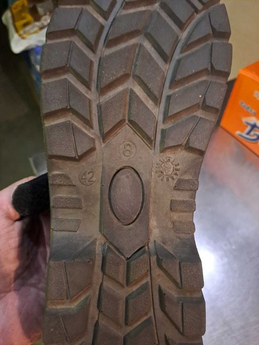 Продавам сейфти обувки