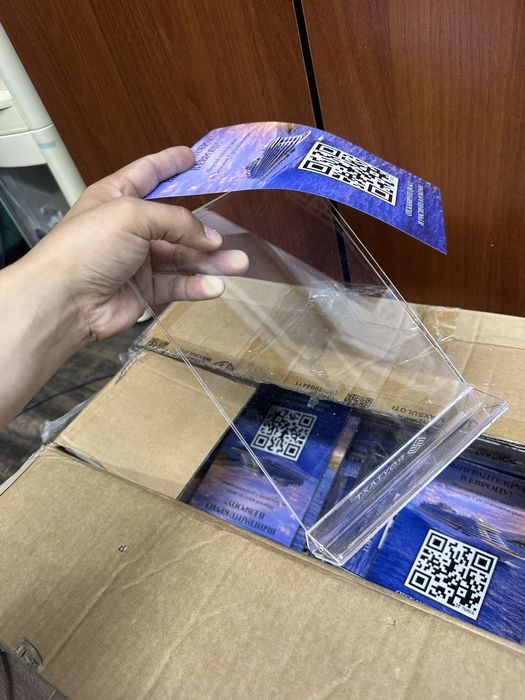 Рекламные стойки на кассу для QR кодов и тд