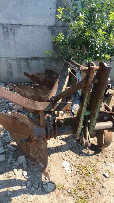 Vând utilaje agricole