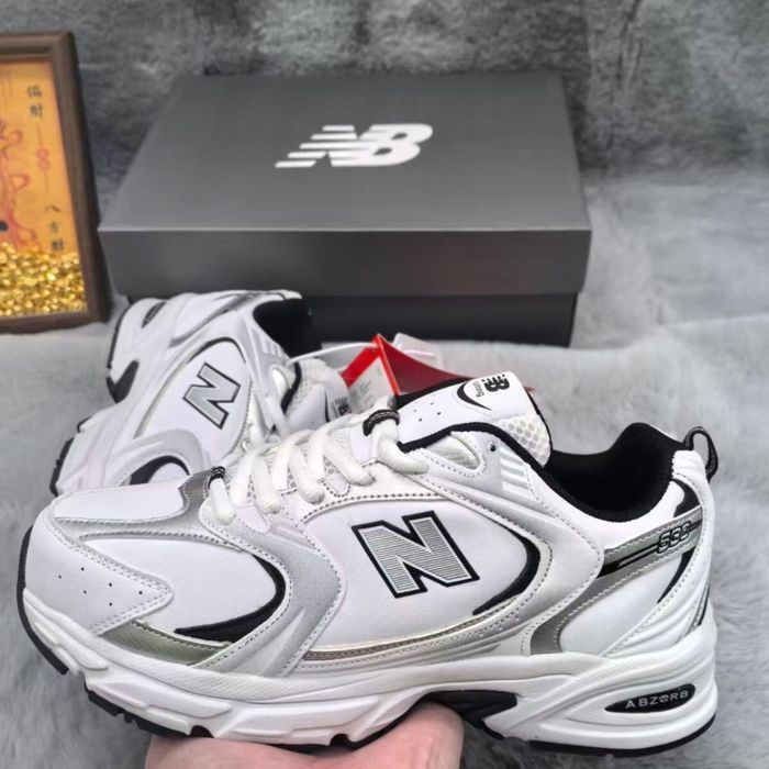 Продается мужские кроссовки