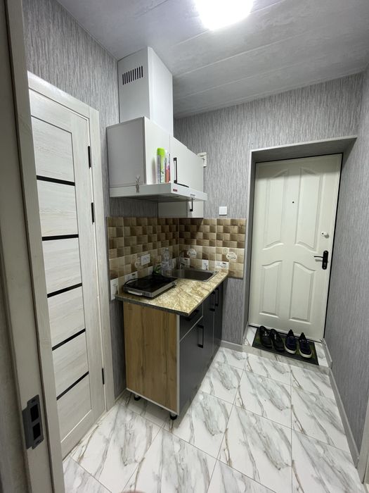 Срочно продаётся квартира рядом с метро киёт, и рядом есть рынок