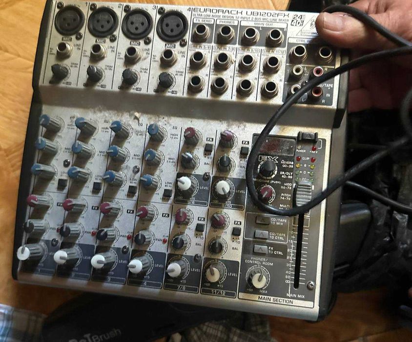 BEHRINGER UB1202FX Eurorack компактный микшерный пульт