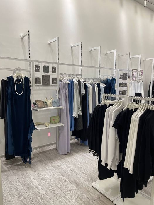 Торговое оборудование. Вешалки, настенное оборудование