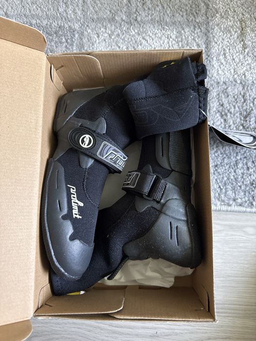 Papuci de neopren pentru sporturi acvative!