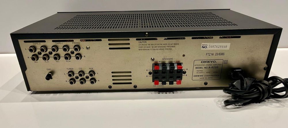 Vand amplificator Onkyo A-8220
