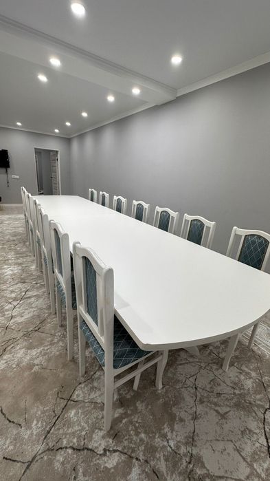 Продается  стол гостинный