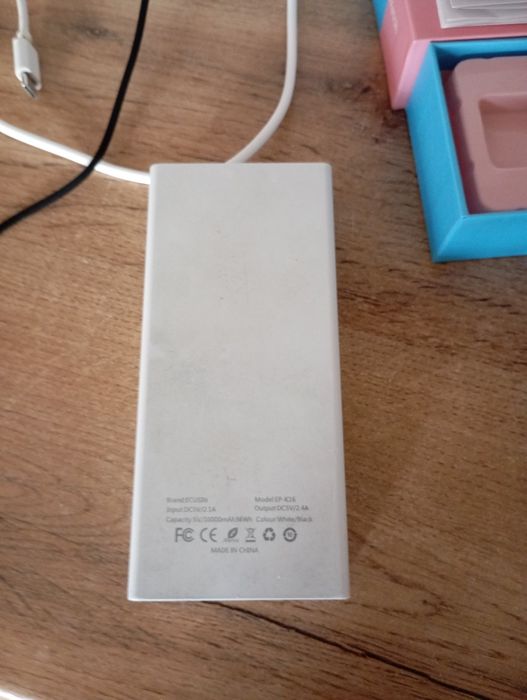 Повербанк с фонариком