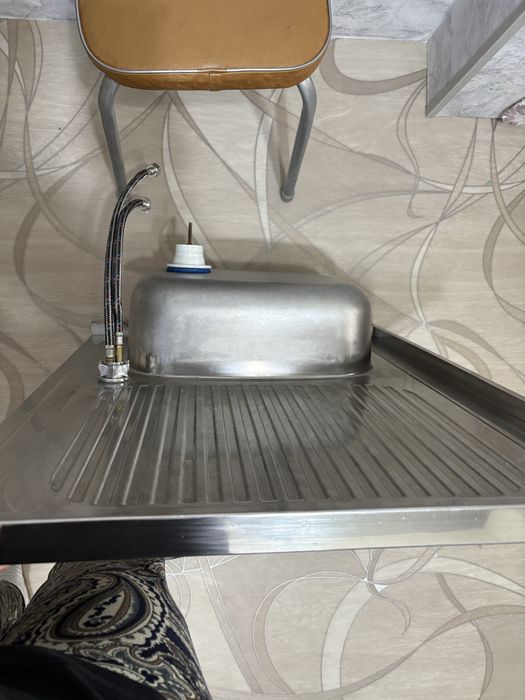 Продам мойку с новым краном