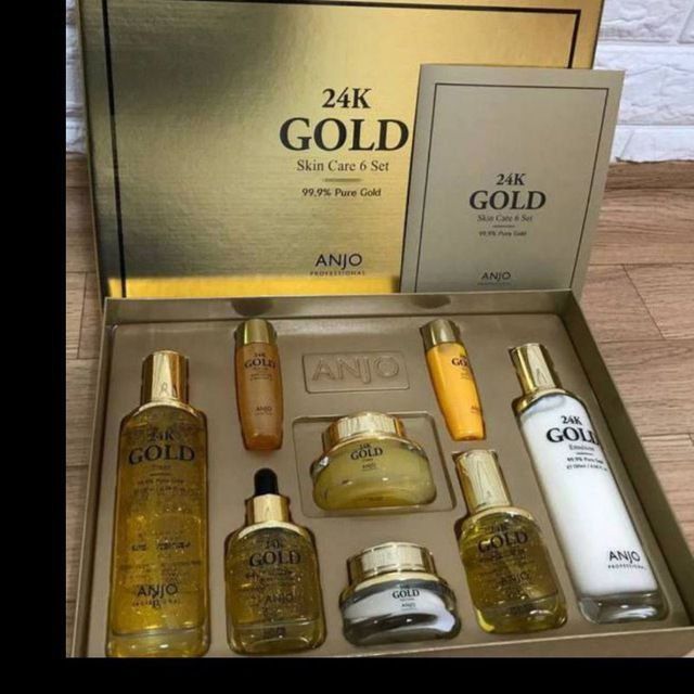 Parfyumera Anjo Gold nabori uxod uchun nabor— bu 24 karatli oltin bila