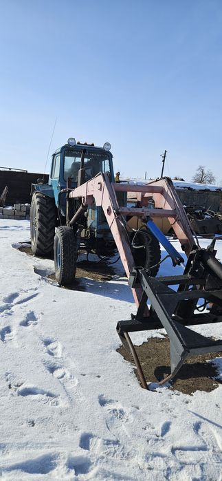 Трактор  МТЗ 80.