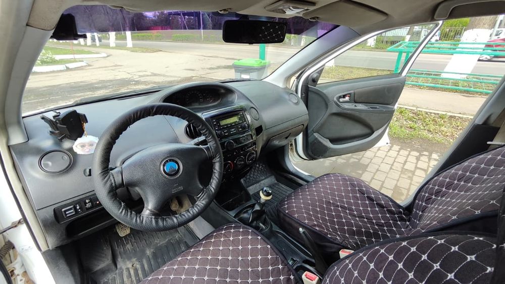 Автомобиль седан
