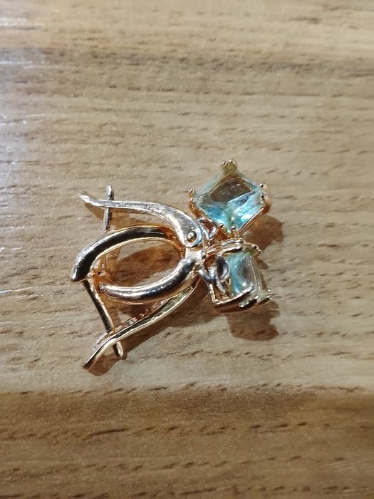 Сырға қыздарға арналған