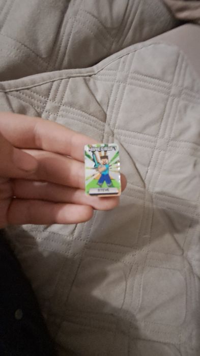 Продам фигурку kinder joy Minecraft за дешево