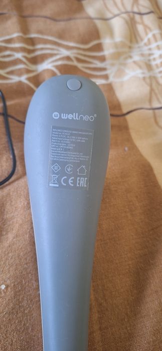 Масажор за тяло wellneo– електрически, с дисплей + зарядно