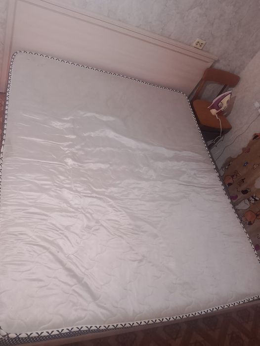 Продам спальный гарнитур