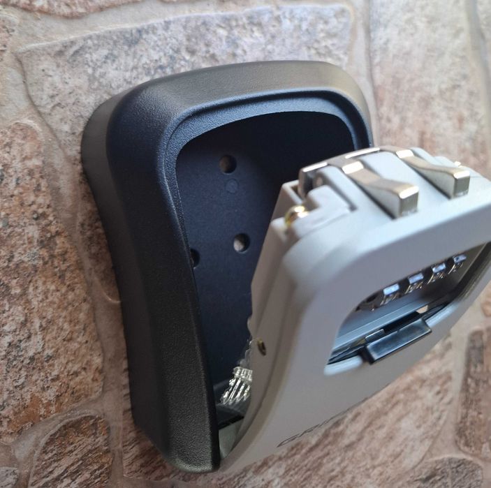 Термо и водоустойчиви кутии и катинари с четирицифрен код (Испания)