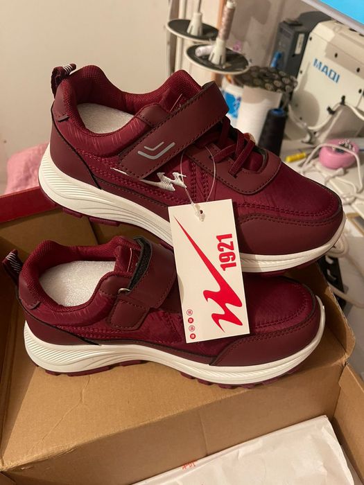 Срочно продается новые кроссовки