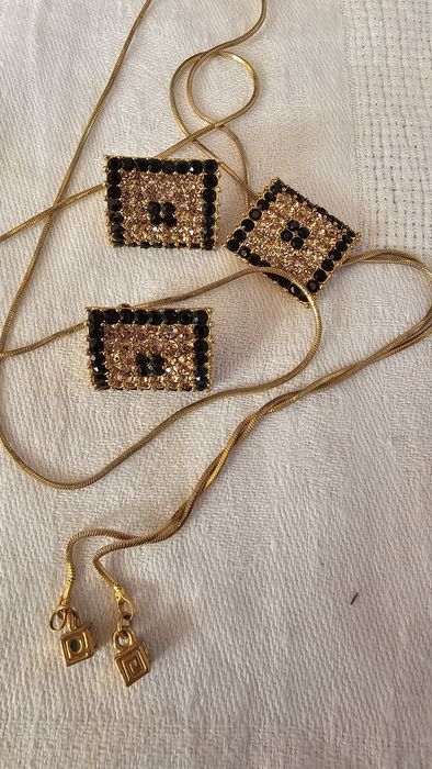 Френски шик: Ювелирен комплект с кристали Swarovski и позлата